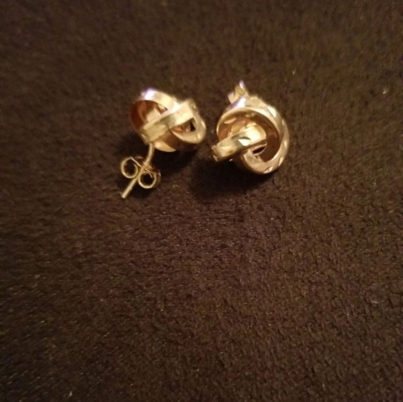 14kt Solid Gold Swirl Stud Earrings - Picture 4 of 7